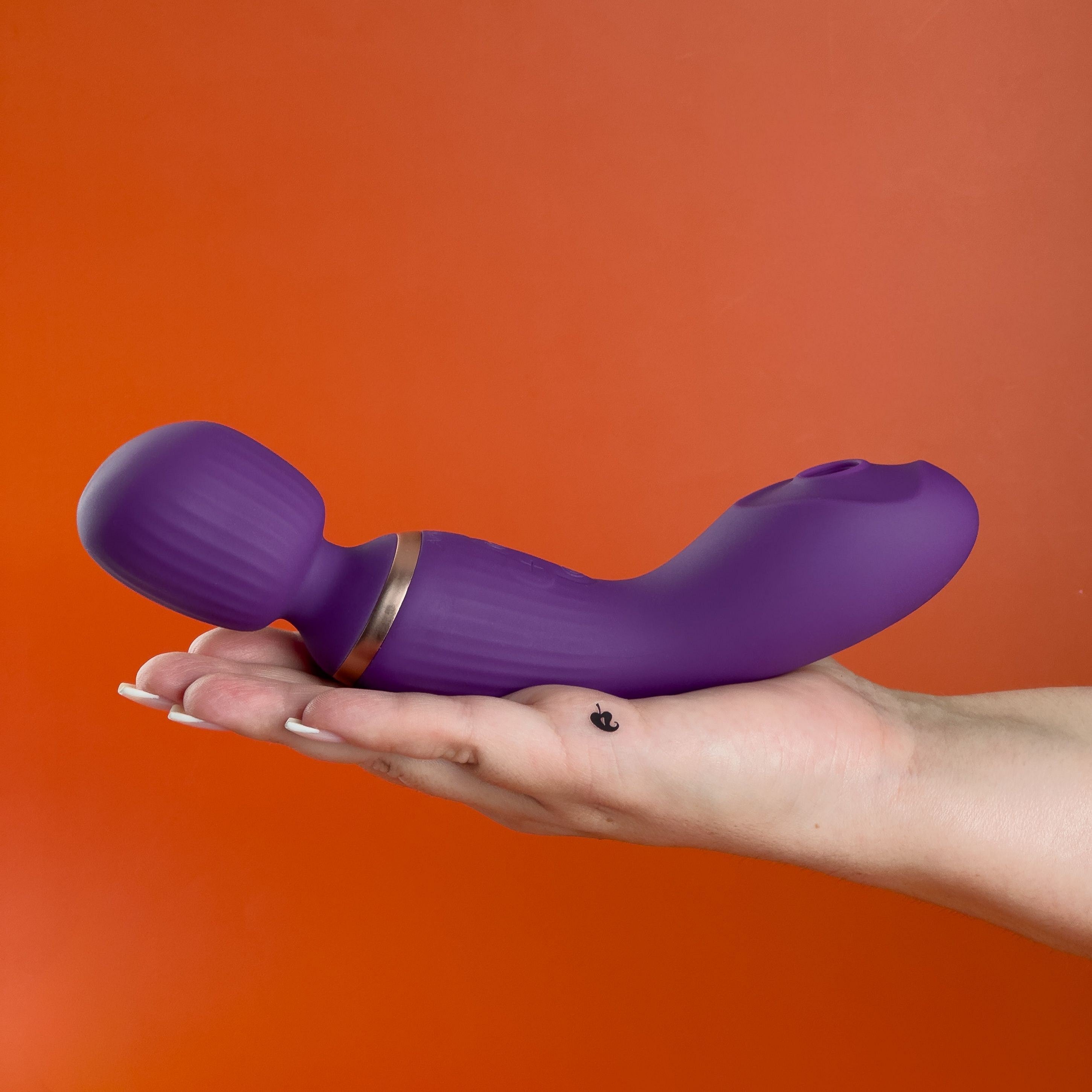 Oomi Sucking Wand Vibrator product image 4