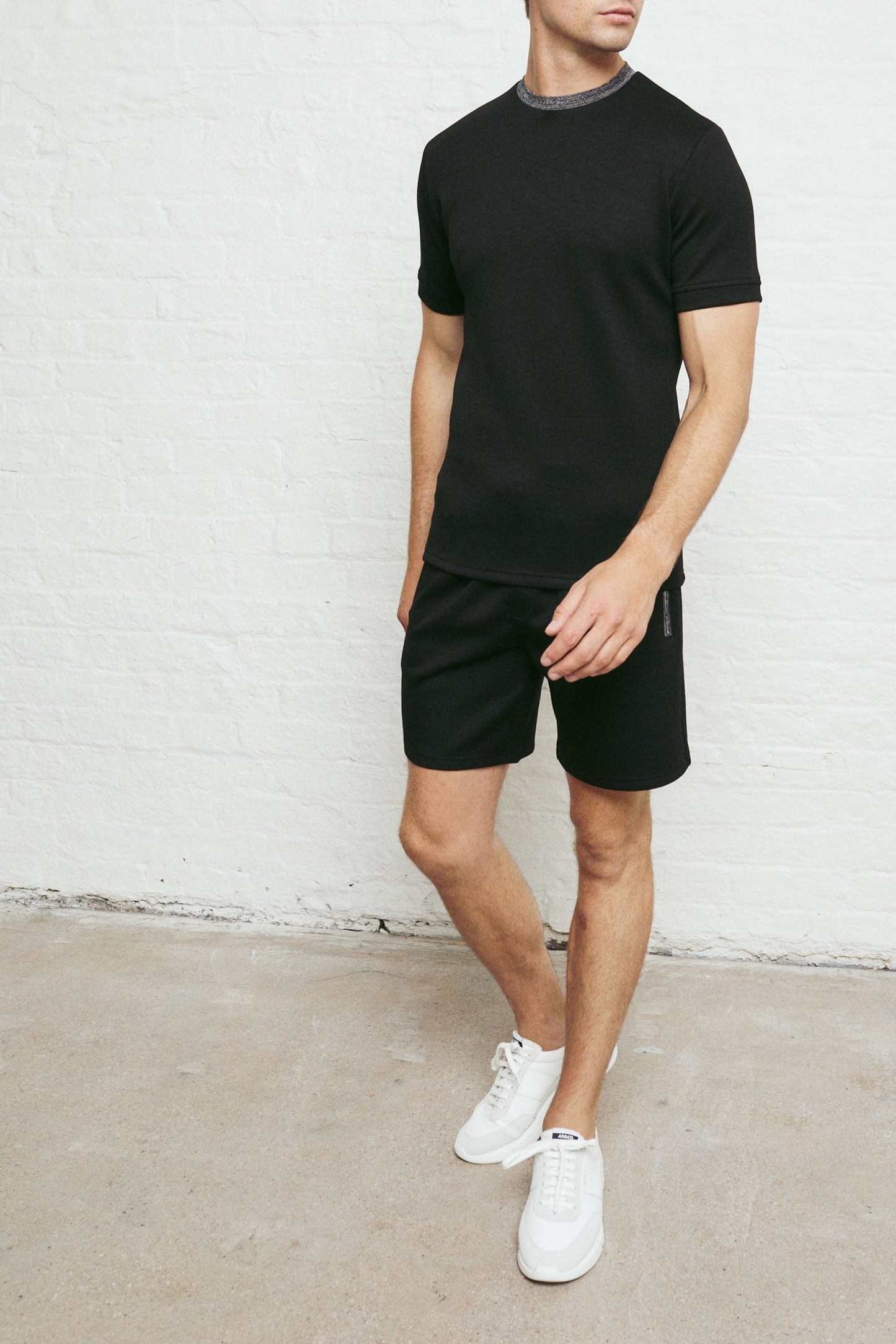 Luxe Contrast Collar T-Shirt - Black