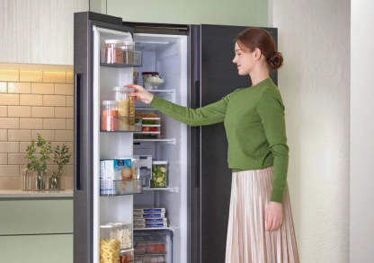 Samsung RS70F64KEFEU Series 6 Bespoke AI 91cm Side by Side American Style Fridge Freezer in Black