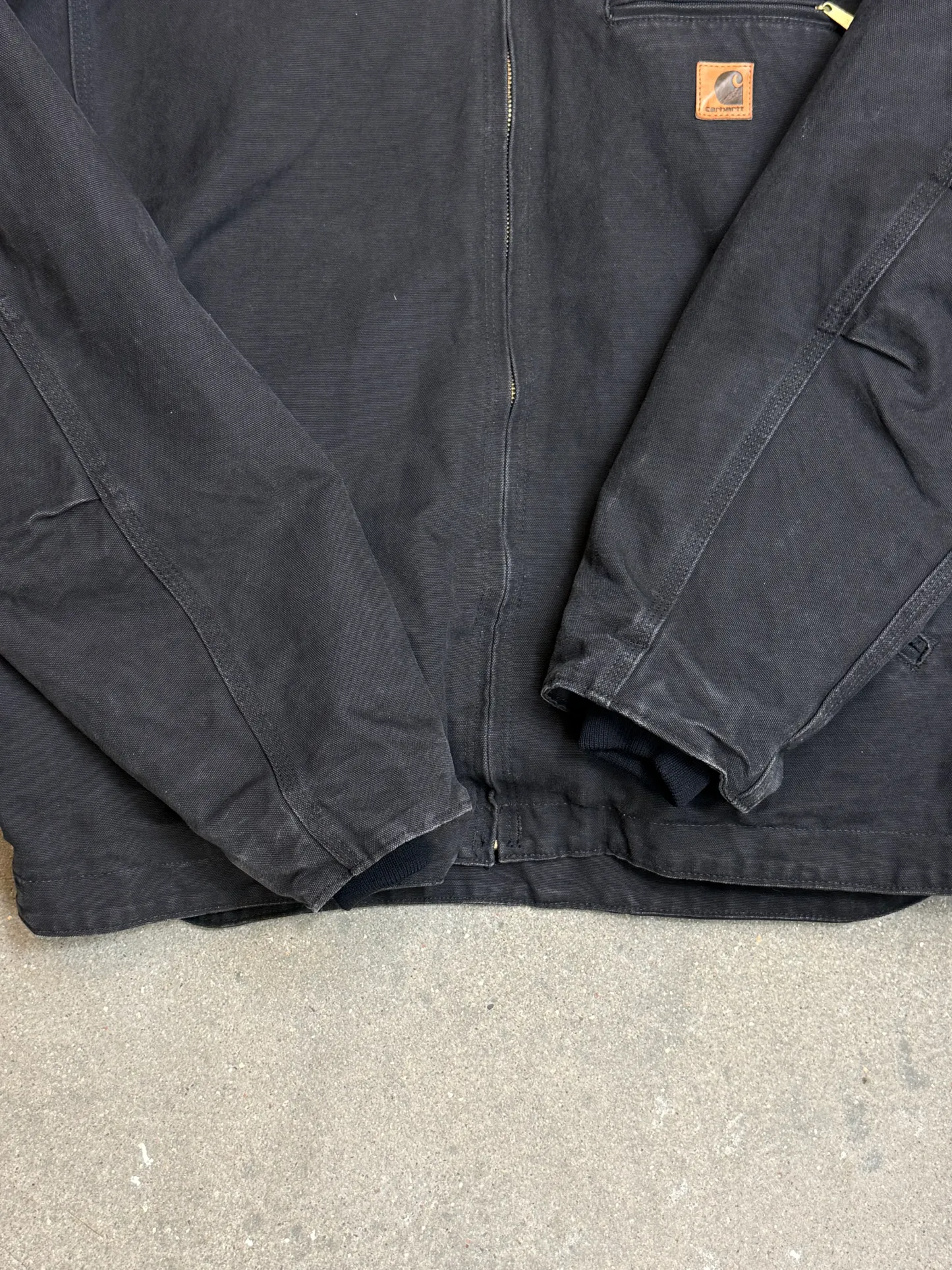 1990s Carhartt J141-BLK Mens Black Sherpa Lined Work Hooded Active Jacket (size XL Regular) Made in Mexico