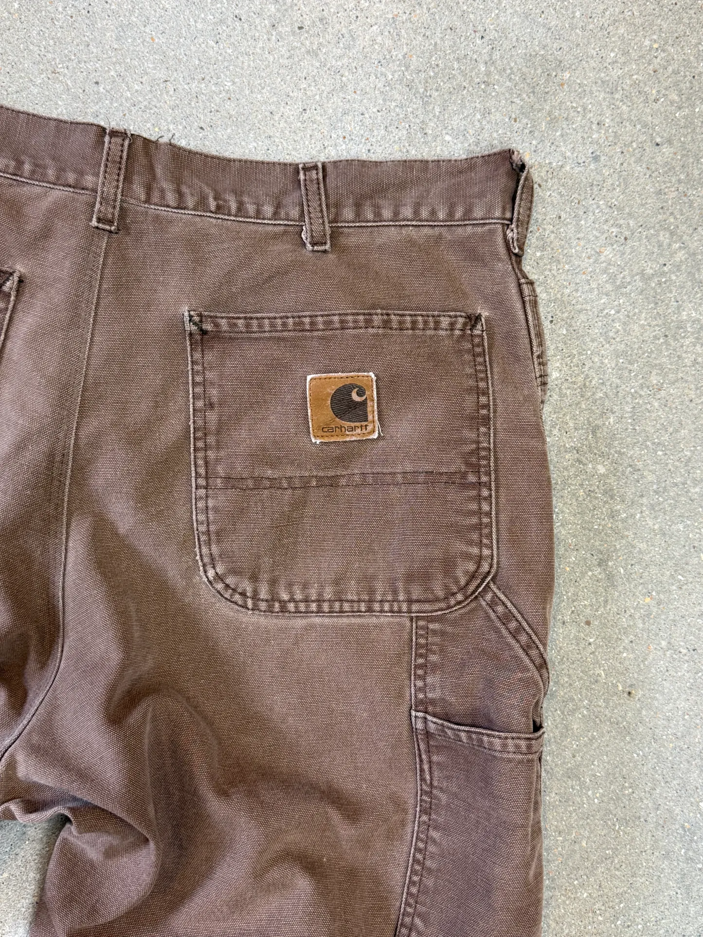 1990s Carhartt Baggy/Wide leg Cargo worker Pants in faded brown canvas. Size W34"L34 (fits W33"L34)