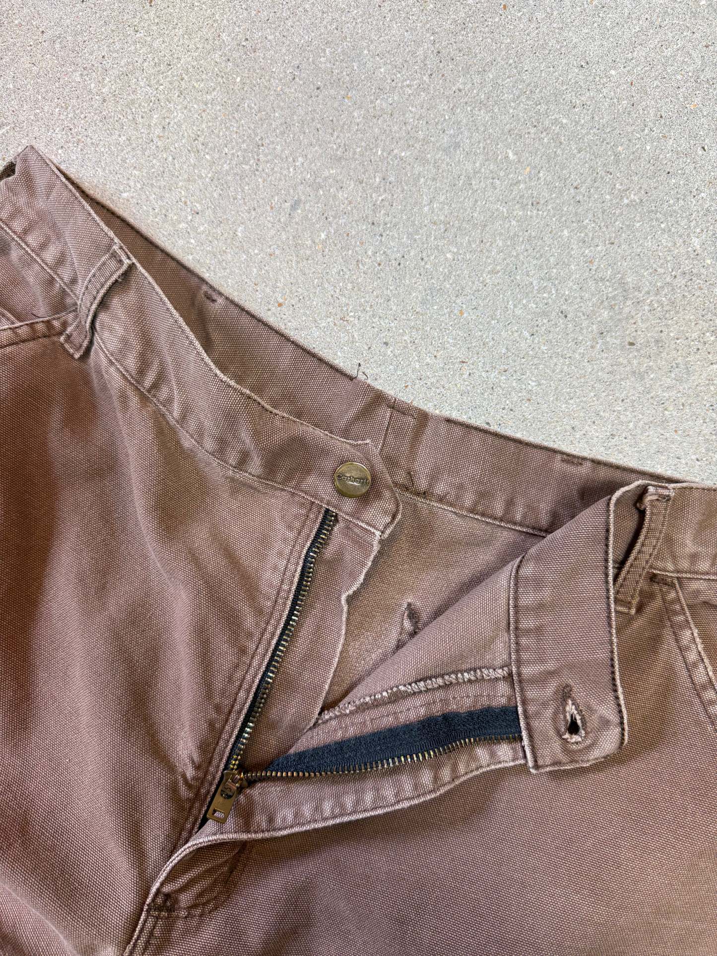1990s Carhartt Baggy/Wide leg Cargo worker Pants in faded brown canvas. Size W34"L34 (fits W33"L34)
