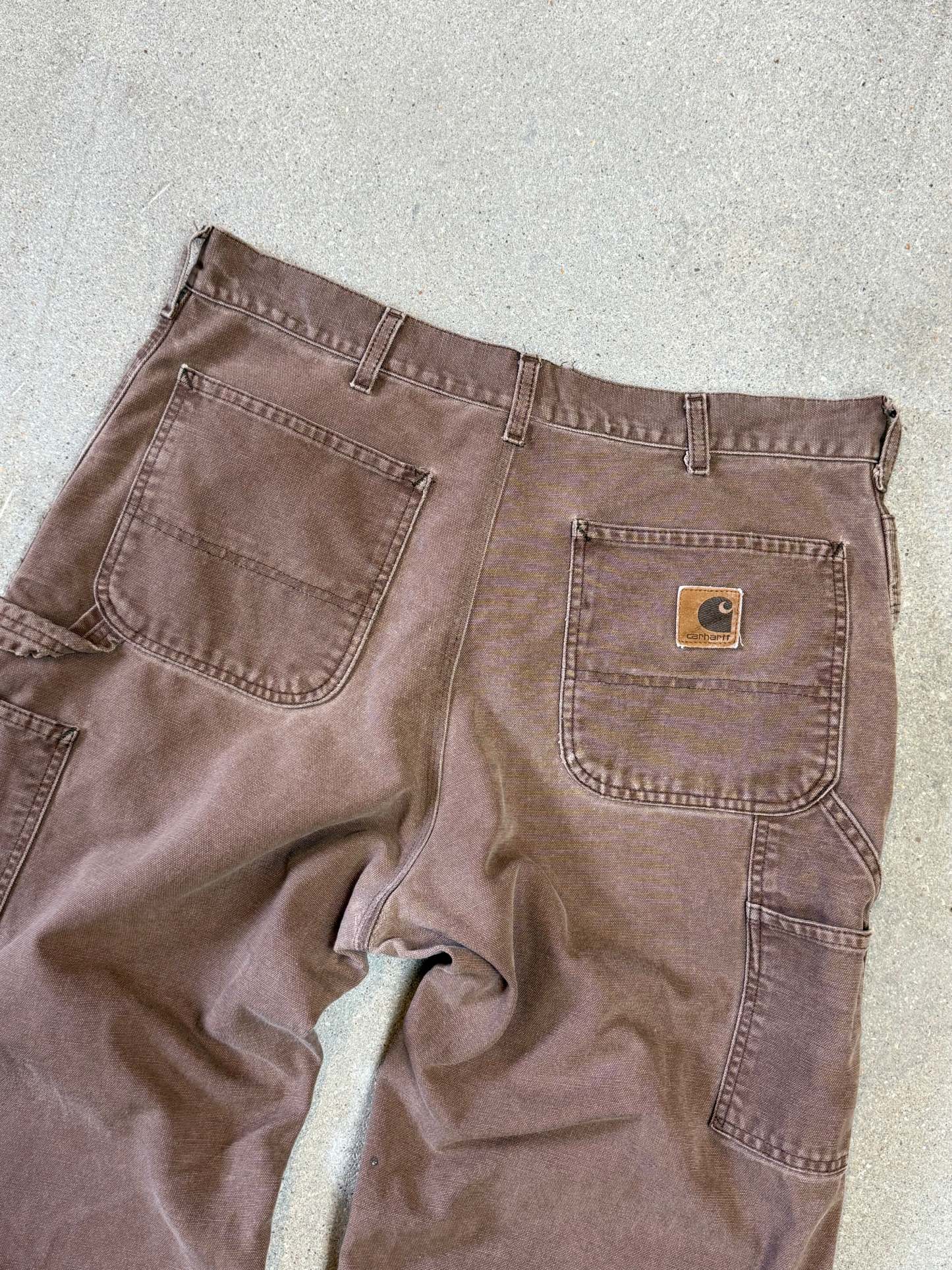 1990s Carhartt Baggy/Wide leg Cargo worker Pants in faded brown canvas. Size W34"L34 (fits W33"L34)