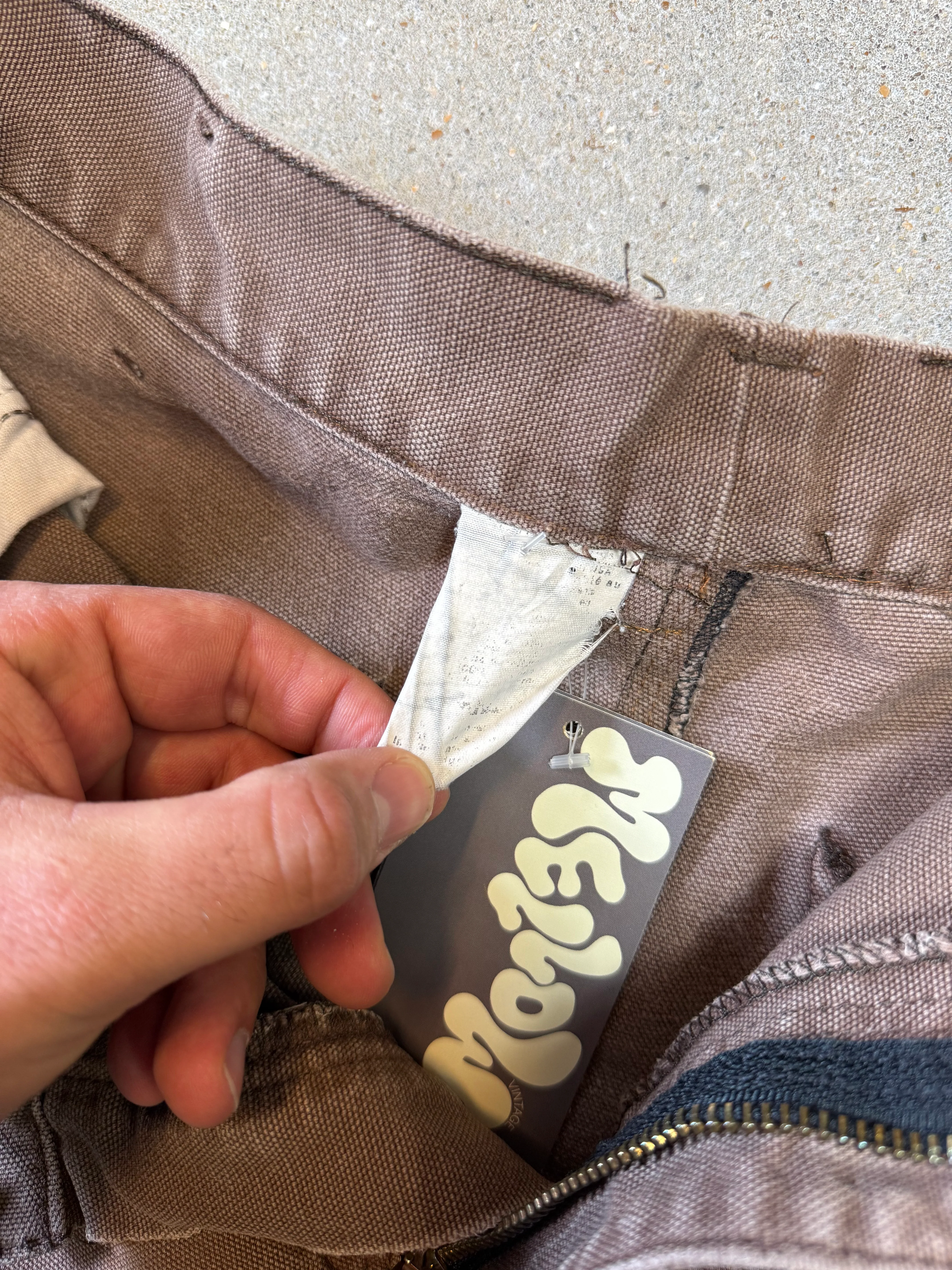 1990s Carhartt Baggy/Wide leg Cargo worker Pants in faded brown canvas. Size W34"L34 (fits W33"L34)