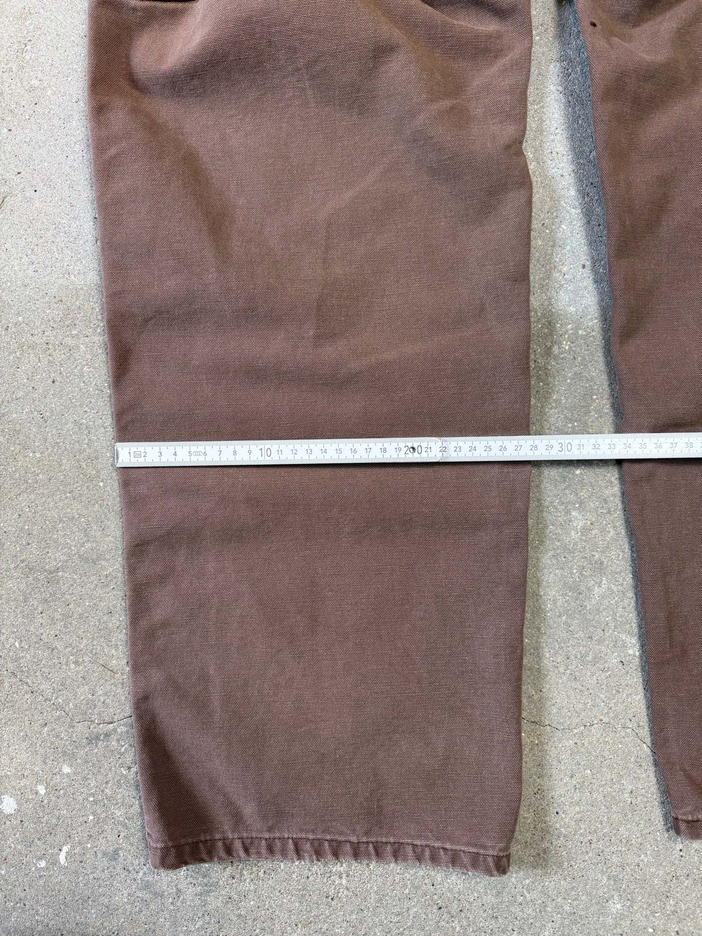 1990s Carhartt Baggy/Wide leg Cargo worker Pants in faded brown canvas. Size W34"L34 (fits W33"L34)