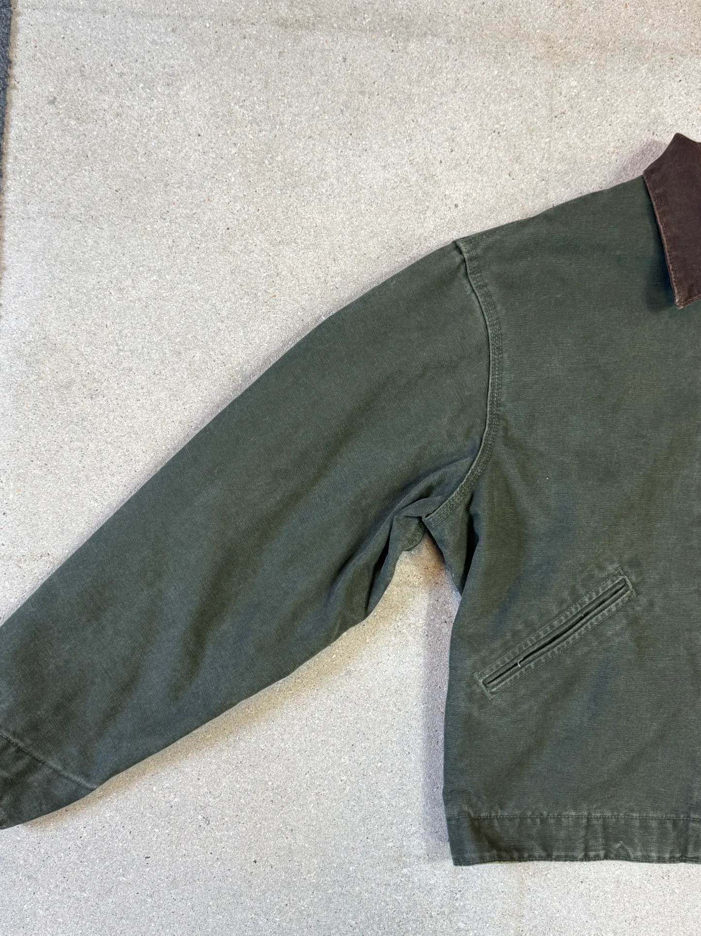 Rare 1990s Carhartt Detroit Jacket J97 MOS faded forest green / brown contrast collar (size L) (size Large regular)