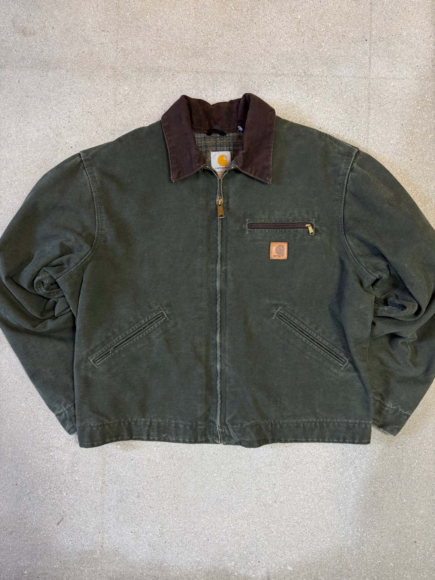 Rare 1990s Carhartt Detroit Jacket J97 MOS faded forest green / brown contrast collar (size L) (size Large regular)