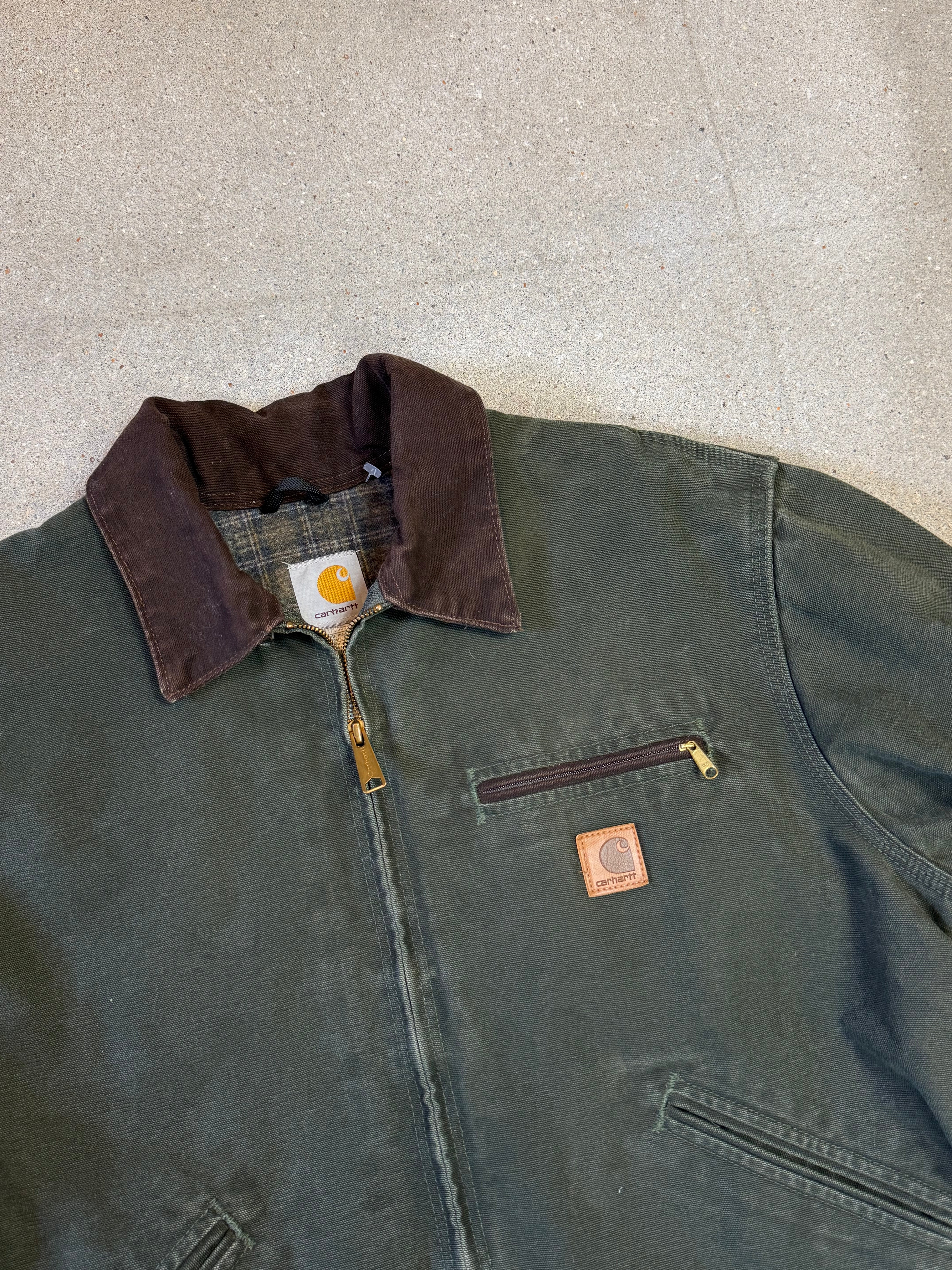 Rare 1990s Carhartt Detroit Jacket J97 MOS faded forest green / brown contrast collar (size L) (size Large regular)