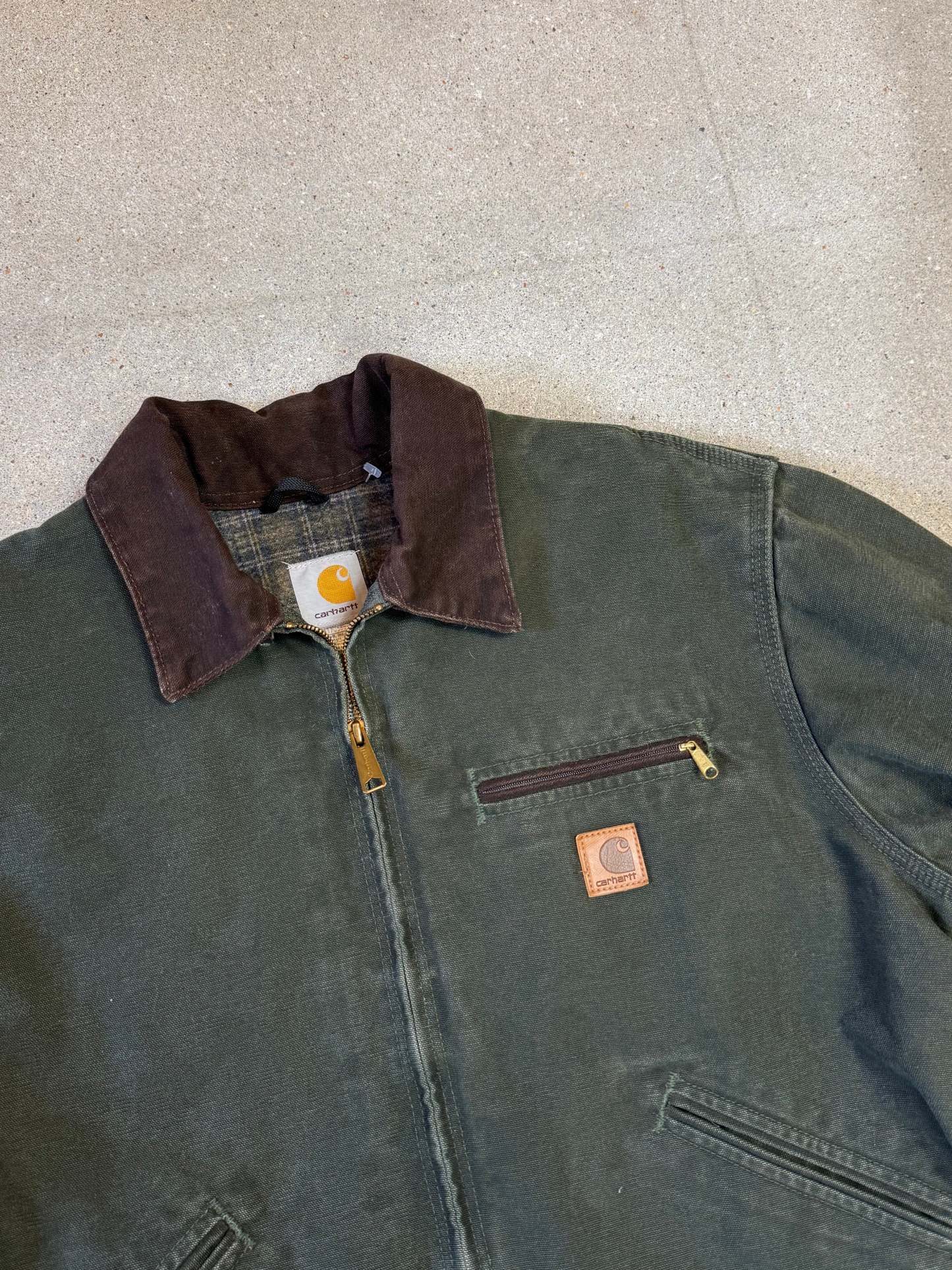 Rare 1990s Carhartt Detroit Jacket J97 MOS faded forest green / brown contrast collar (size L) (size Large regular)