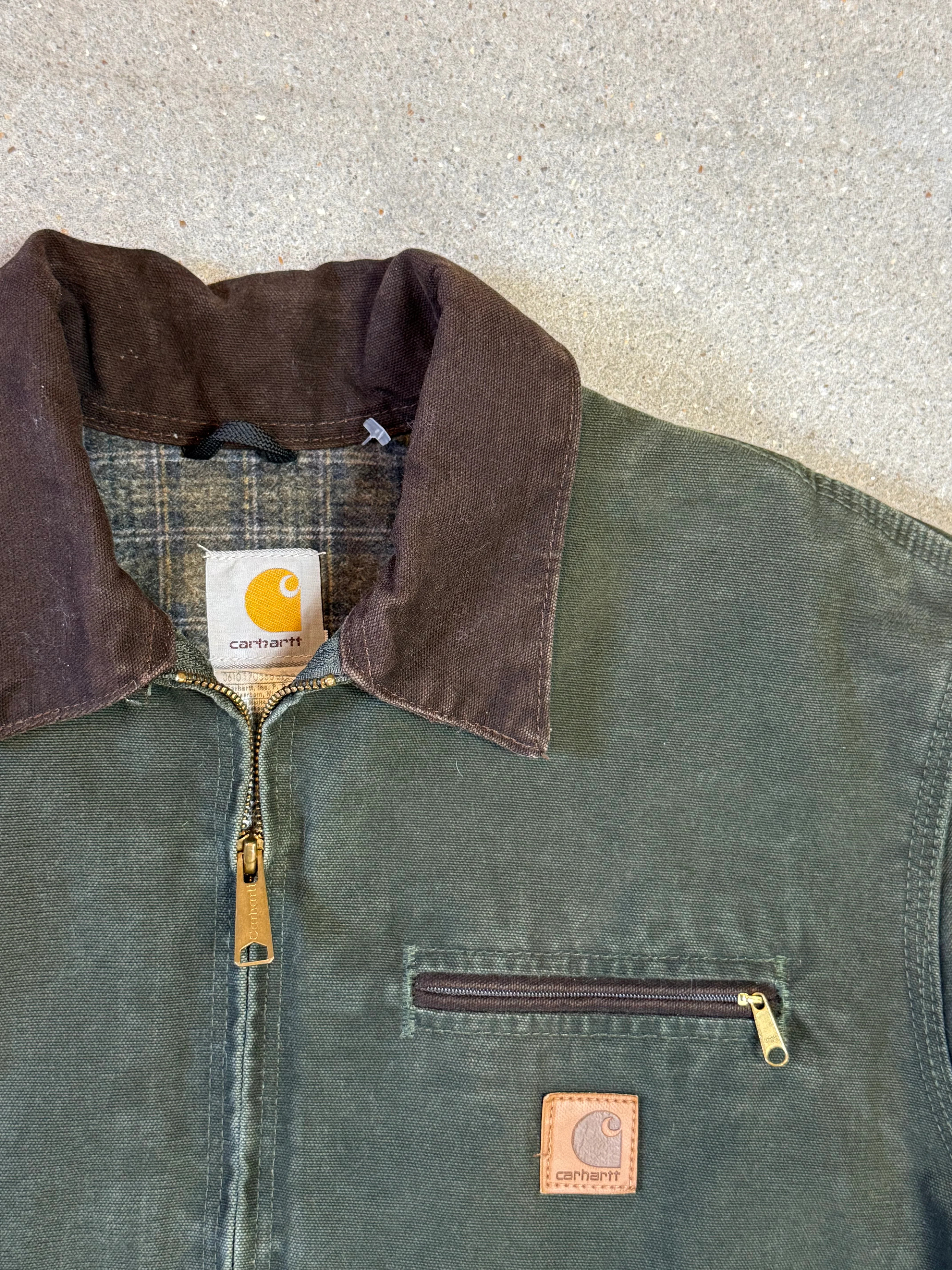 Rare 1990s Carhartt Detroit Jacket J97 MOS faded forest green / brown contrast collar (size L) (size Large regular)