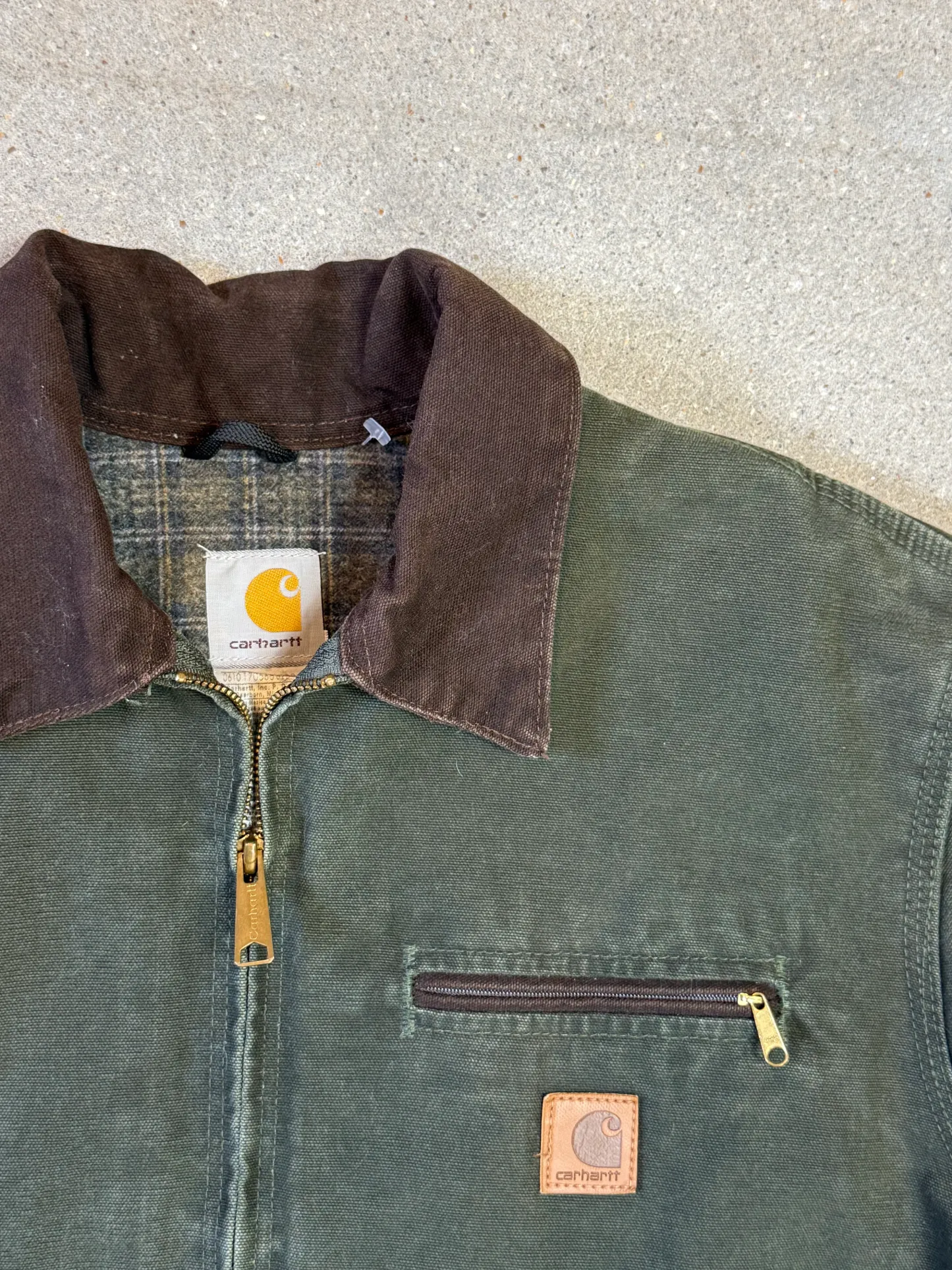 Rare 1990s Carhartt Detroit Jacket J97 MOS faded forest green / brown contrast collar (size L) (size Large regular)