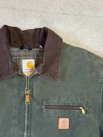Rare 1990s Carhartt Detroit Jacket J97 MOS faded forest green / brown contrast collar (size L) (size Large regular)