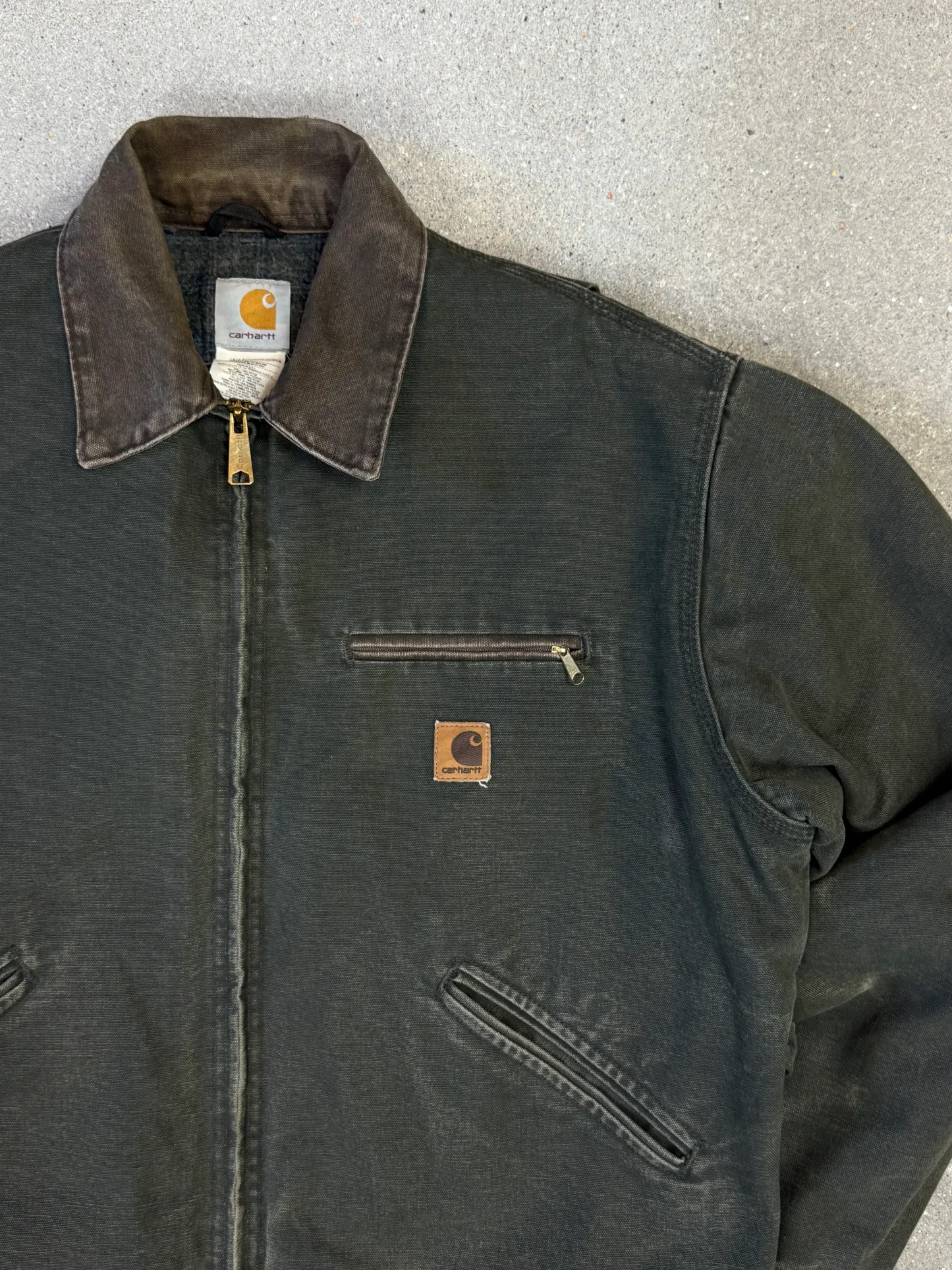 1990s Carhartt Detroit Jacket J97 MOS 'Made in USA' faded green / brown contrast collar (size L) (size Large regular)