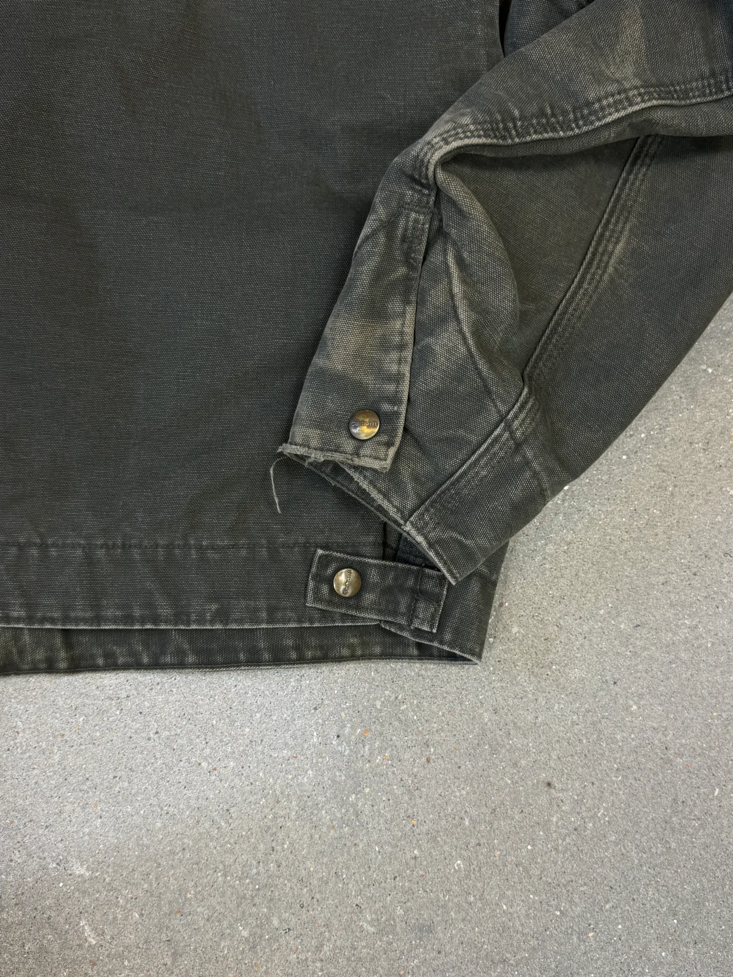 1990s Carhartt Detroit Jacket J97 MOS 'Made in USA' faded green / brown contrast collar (size L) (size Large regular)