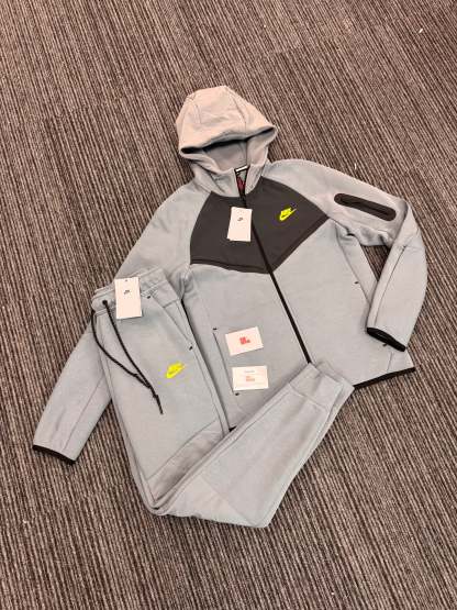 Tech fleece ‘cool grey/volt’ new season