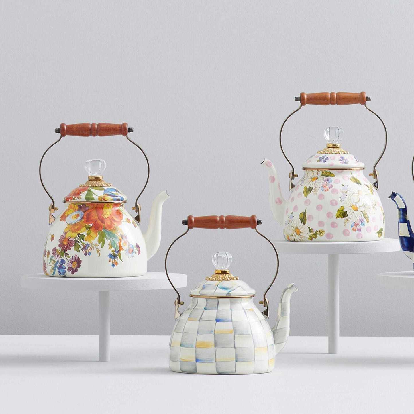 Flower Market White Enamel Tea Kettle by Mackenzie-Childs 1,89L