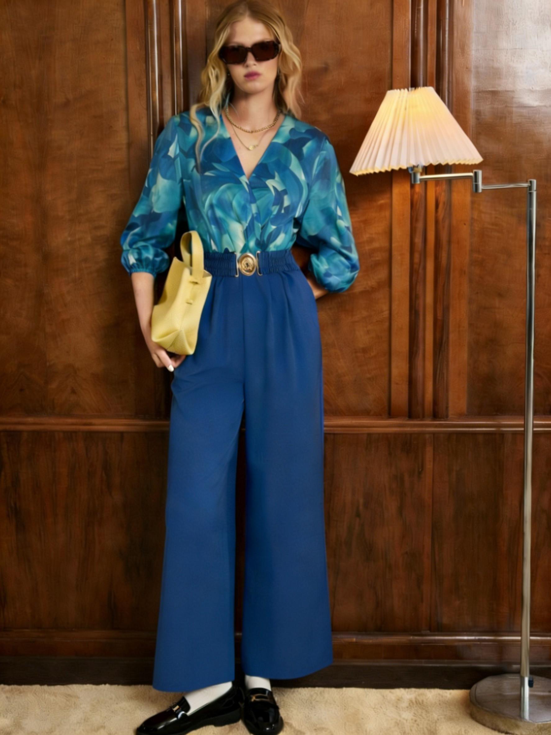 Gradient blue hue stained V-neck shirt, waist-closing metal-buttoned jumpsuit