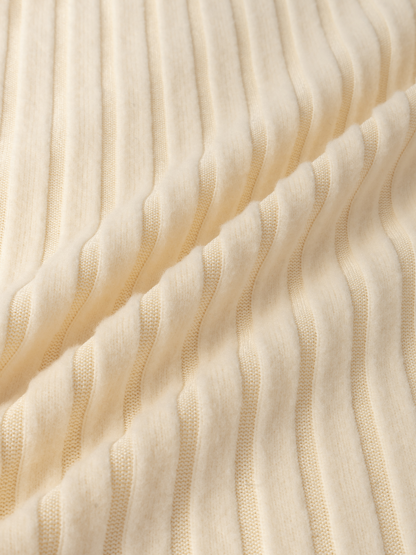 Beige-white V-neck pinstripe knit suit, loose-fitting long-sleeved shirt, belted wide-legged pants