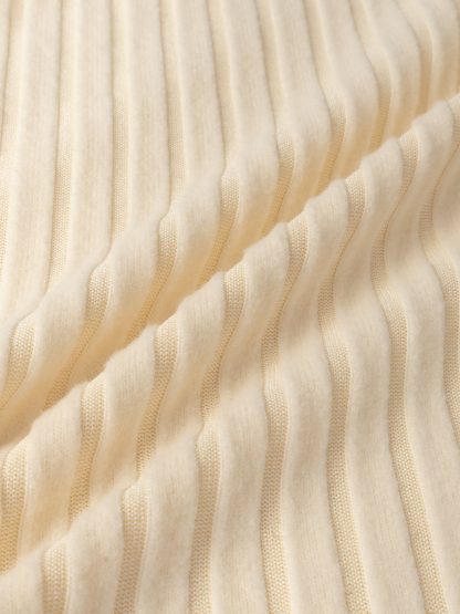 Beige-white V-neck pinstripe knit suit, loose-fitting long-sleeved shirt, belted wide-legged pants