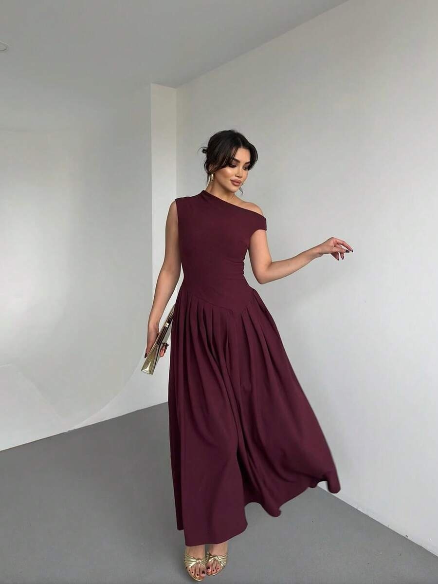 Wine-red slant-shouldered, wide-waisted long skirt, banquet-style body-fitting dress