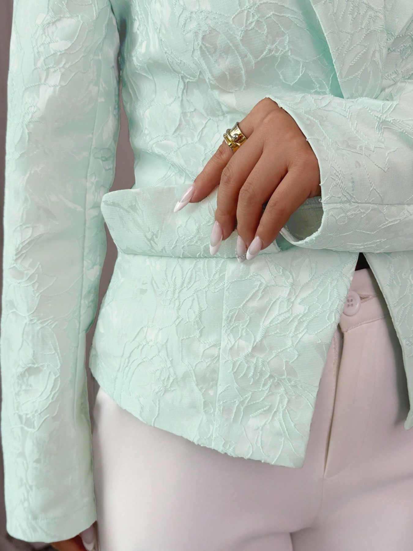 Woman's Jacquard Waist-Cinched Blazer : Pearl Button Elegant Commute Blazer