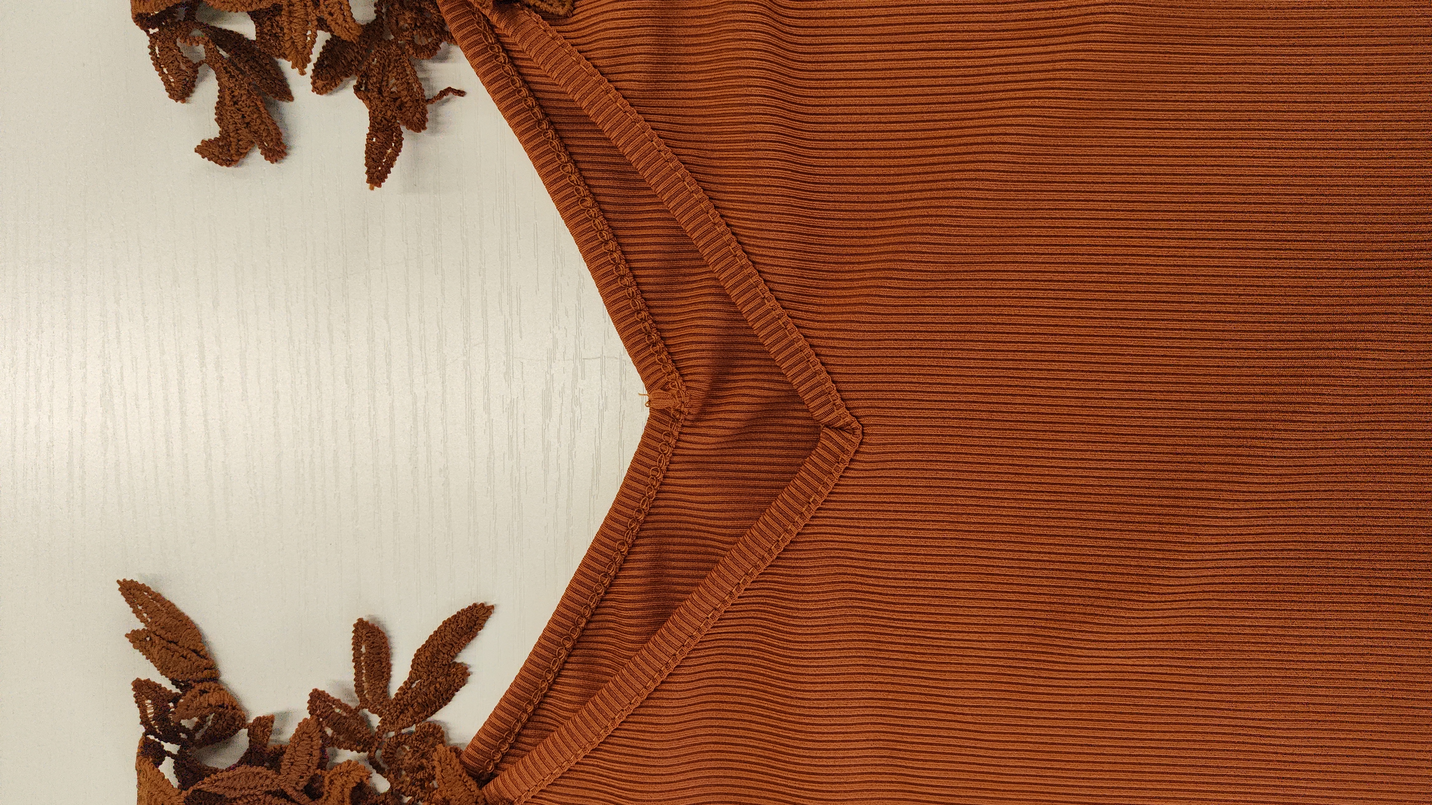 Top femenino marrón sin hombros con tirantes adornados con encaje-Aegean-sea