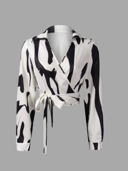 Set de dos piezas Blusa envolvente con estampado abstracto blanco y negro y minifalda de sirena arremolinada-Aegean-sea