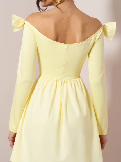 Yellow single-shoulder butterfly-tied dress Long-sleeved, waist-length, wide-waisted dress