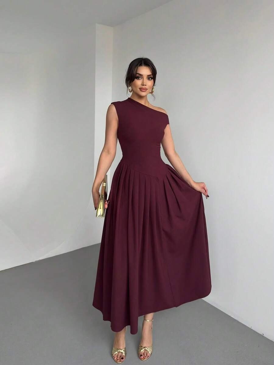 Wine-red slant-shouldered, wide-waisted long skirt, banquet-style body-fitting dress