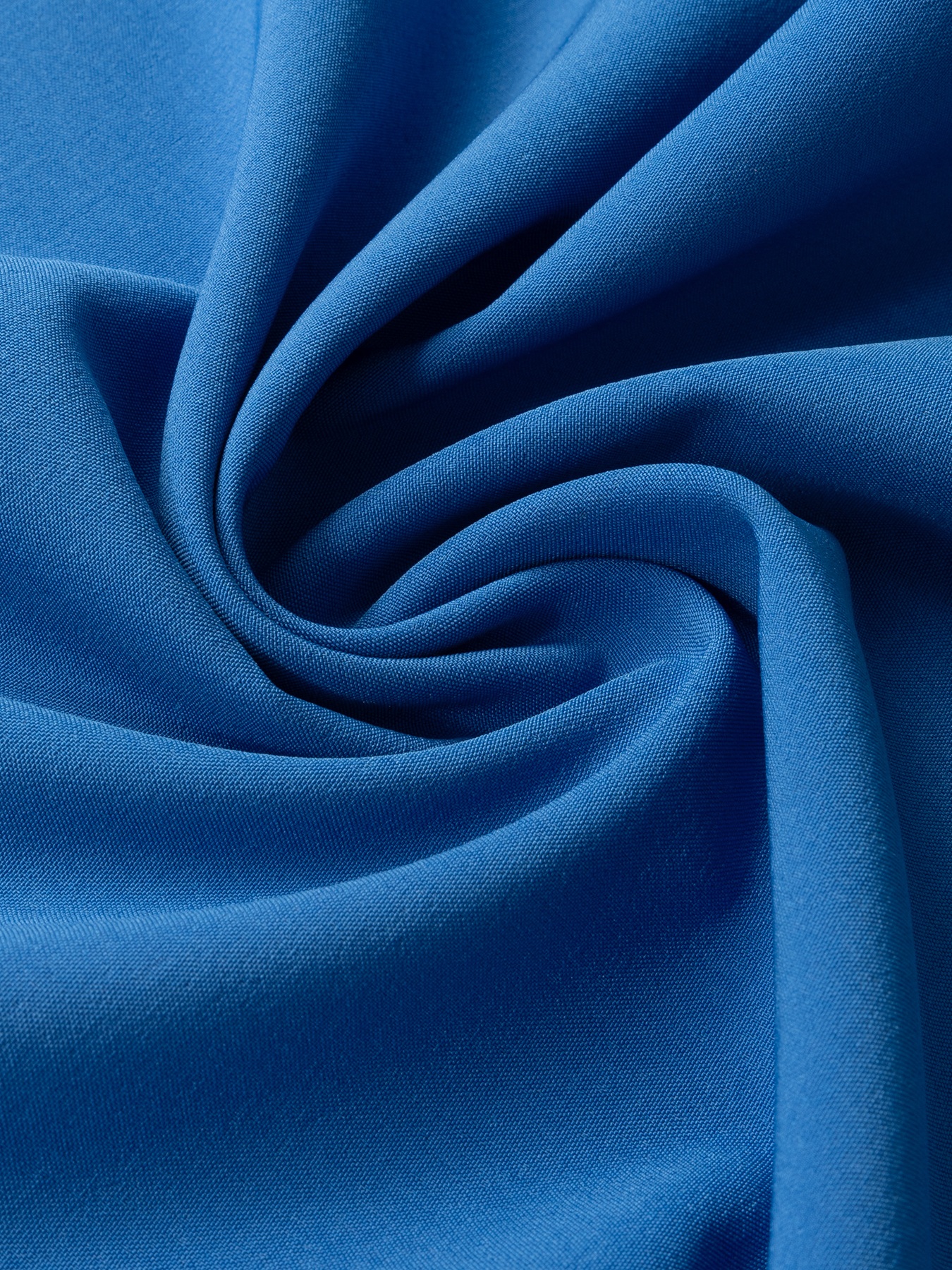 Gradient blue hue stained V-neck shirt, waist-closing metal-buttoned jumpsuit