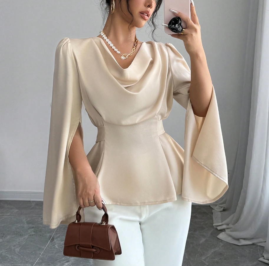 Top Peplum de cuello alto de satén beige para mujer con mangas acampanadas-Aegean-sea