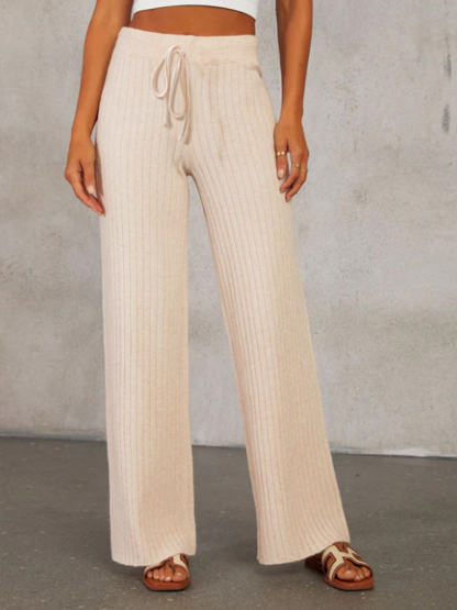Beige-white V-neck pinstripe knit suit, loose-fitting long-sleeved shirt, belted wide-legged pants