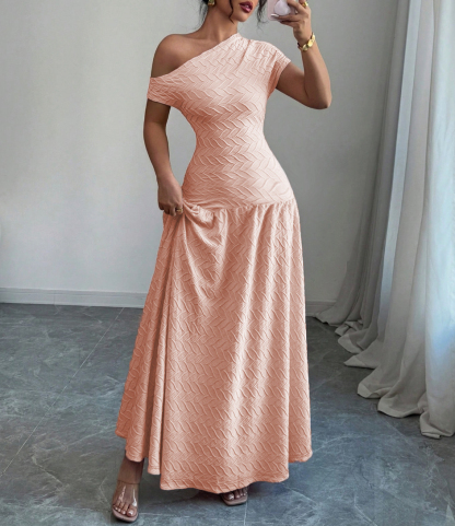 Pink slant-shouldered pressed women‘s dress Slim-waisted full-length skirt Date party vibe elegant holiday dress