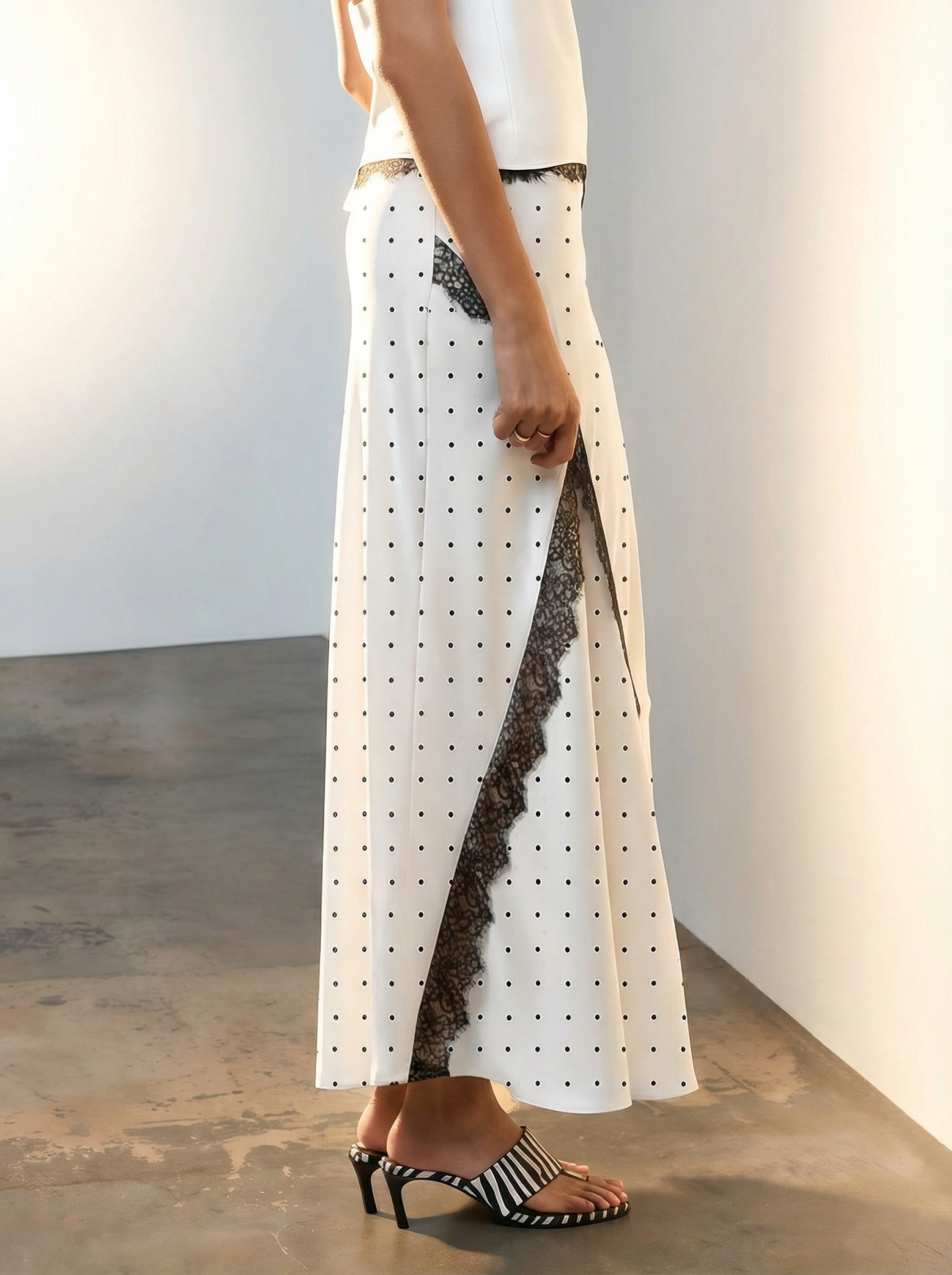 2026 Spring/Summer New Arrival: Elegant Commuter-Style Midi Skirt with Lace Trim and Color-Blocking Satin Lace