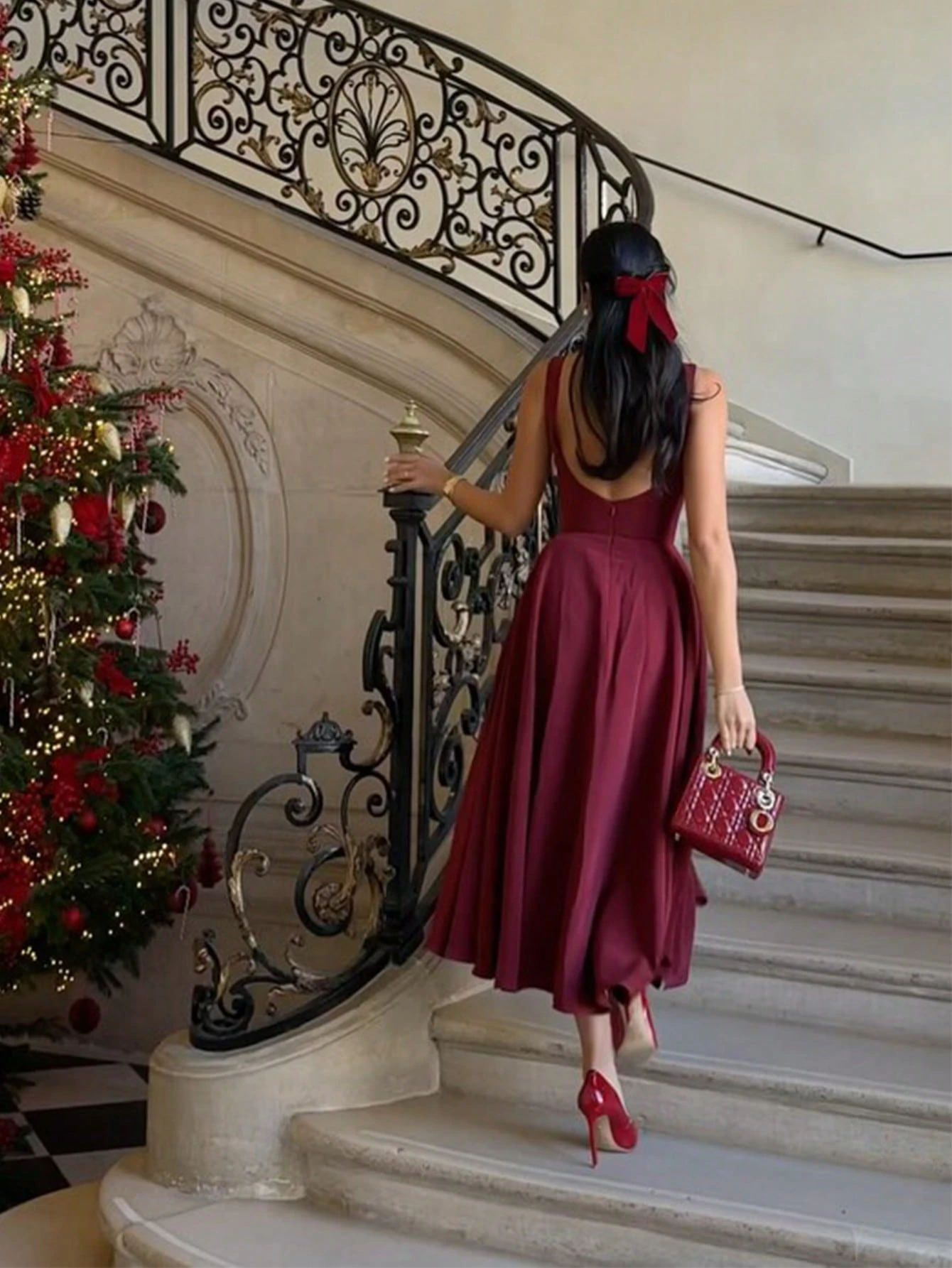 Wine-red boat-collared sleeveless mid-length skirt with flowing waist, a high-end banquet-style dress