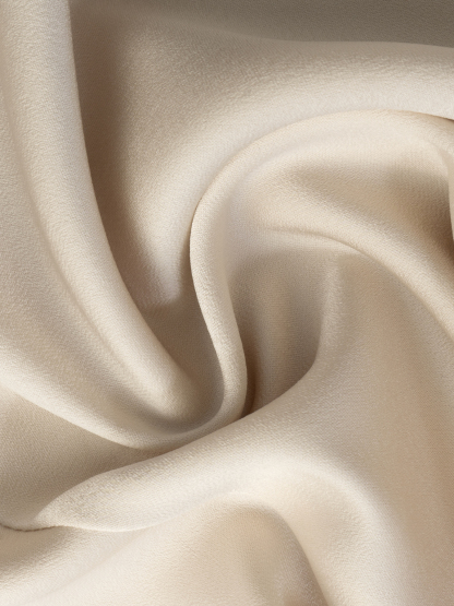 Top Peplum de cuello alto de satén beige para mujer con mangas acampanadas-Aegean-sea