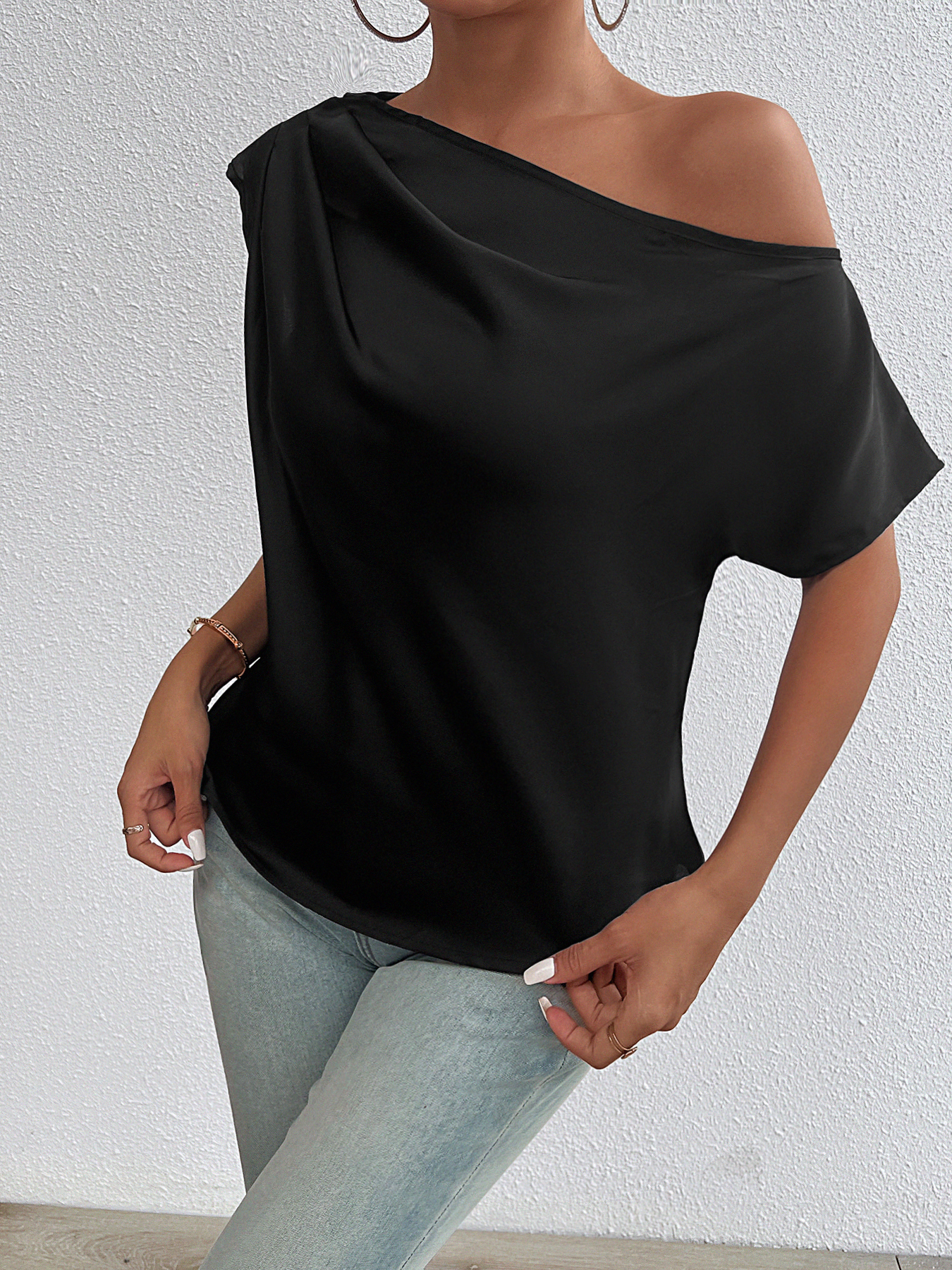 Black slouch-shouldered short-sleeved jacket Loose, bare-shouldered chiffon shirt