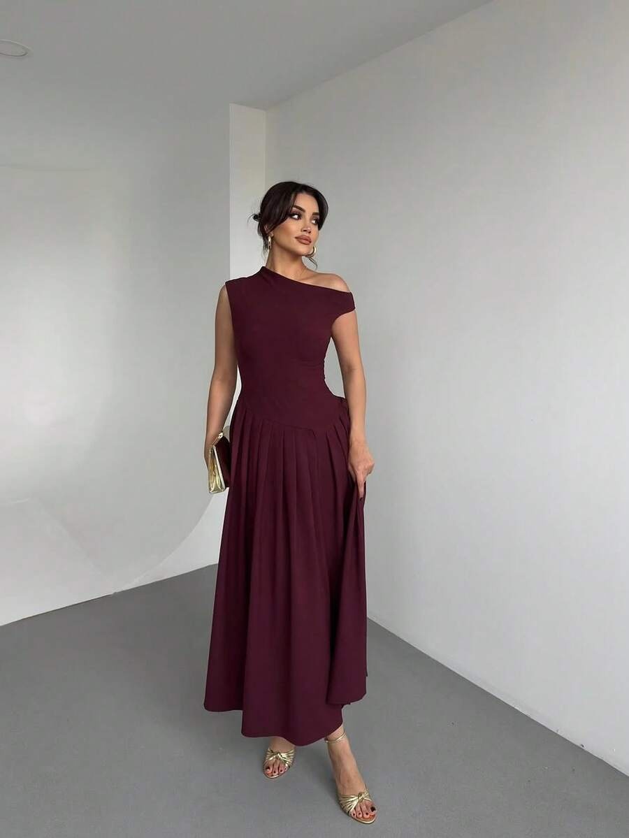 Wine-red slant-shouldered, wide-waisted long skirt, banquet-style body-fitting dress
