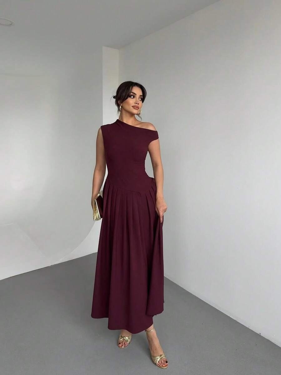 Wine-red slant-shouldered, wide-waisted long skirt, banquet-style body-fitting dress