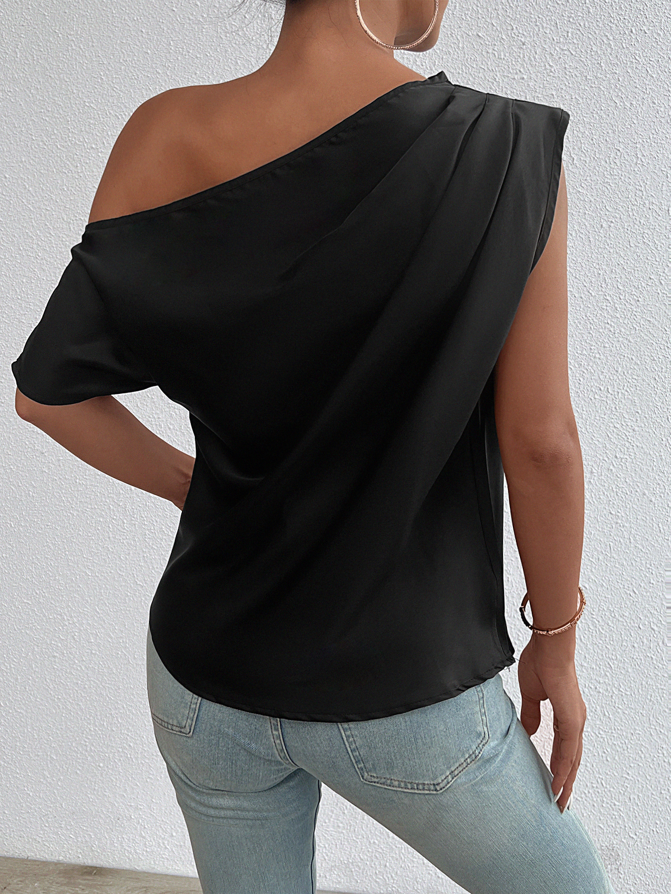 Black slouch-shouldered short-sleeved jacket Loose, bare-shouldered chiffon shirt