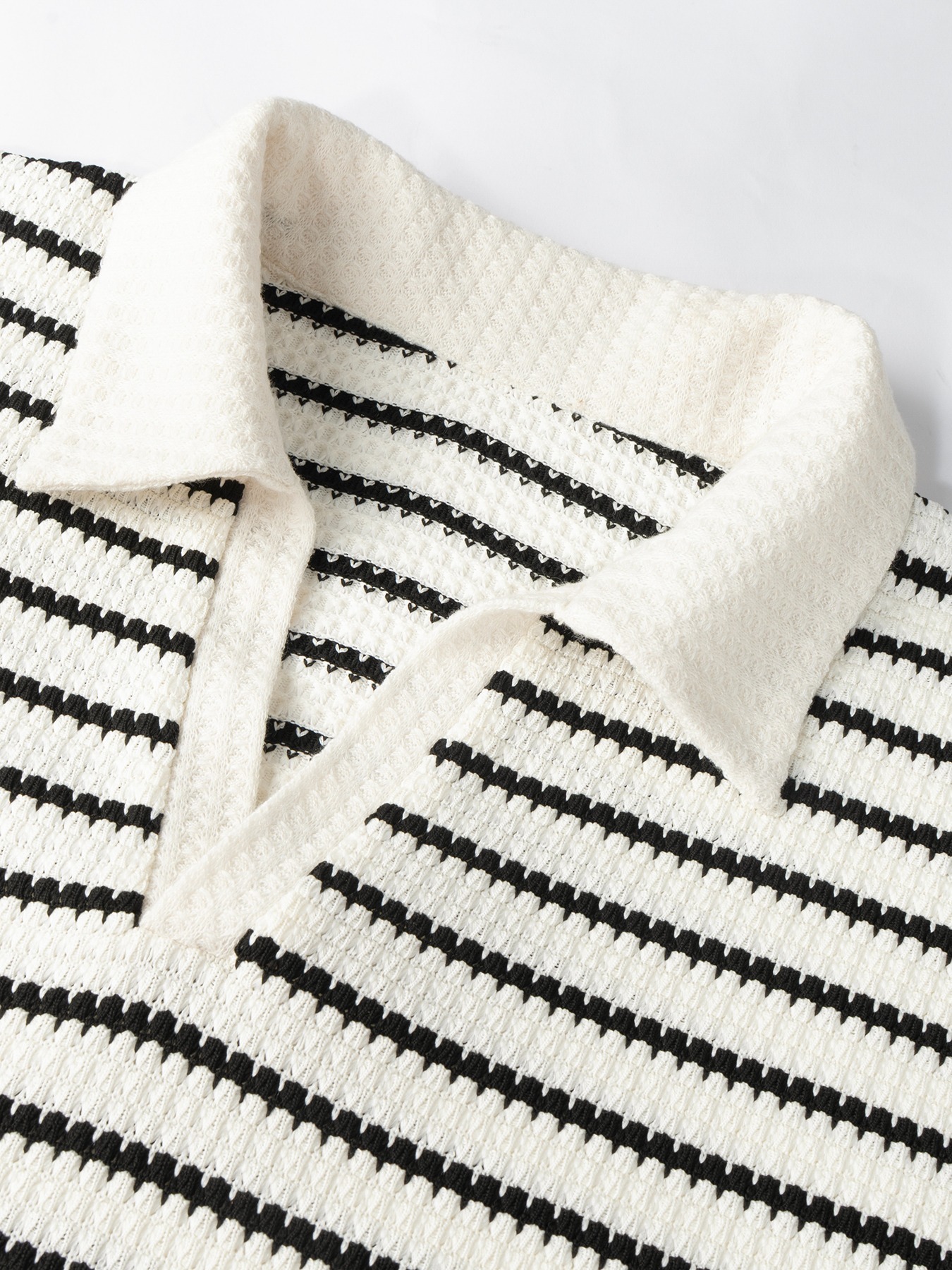 Black and white striped suit Polo collar long-sleeved shirt, wide-legged trousers two sets for casual commute