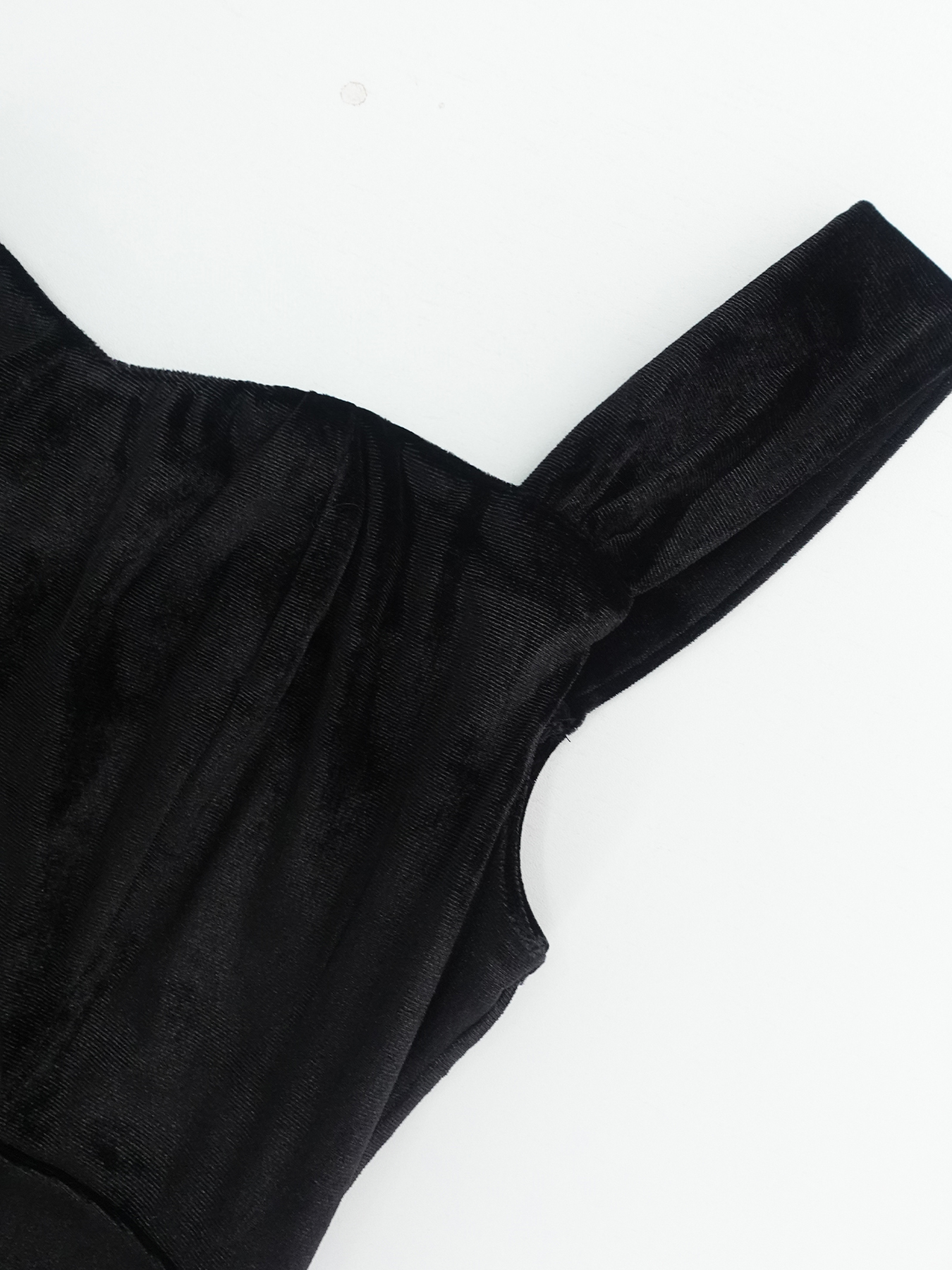 Women's Black Velvet Sweetheart Neck Maxi Dress with Lace Slit and Bow Detail-Aegean-sea