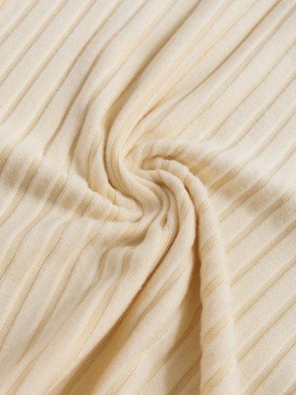 Beige-white V-neck pinstripe knit suit, loose-fitting long-sleeved shirt, belted wide-legged pants