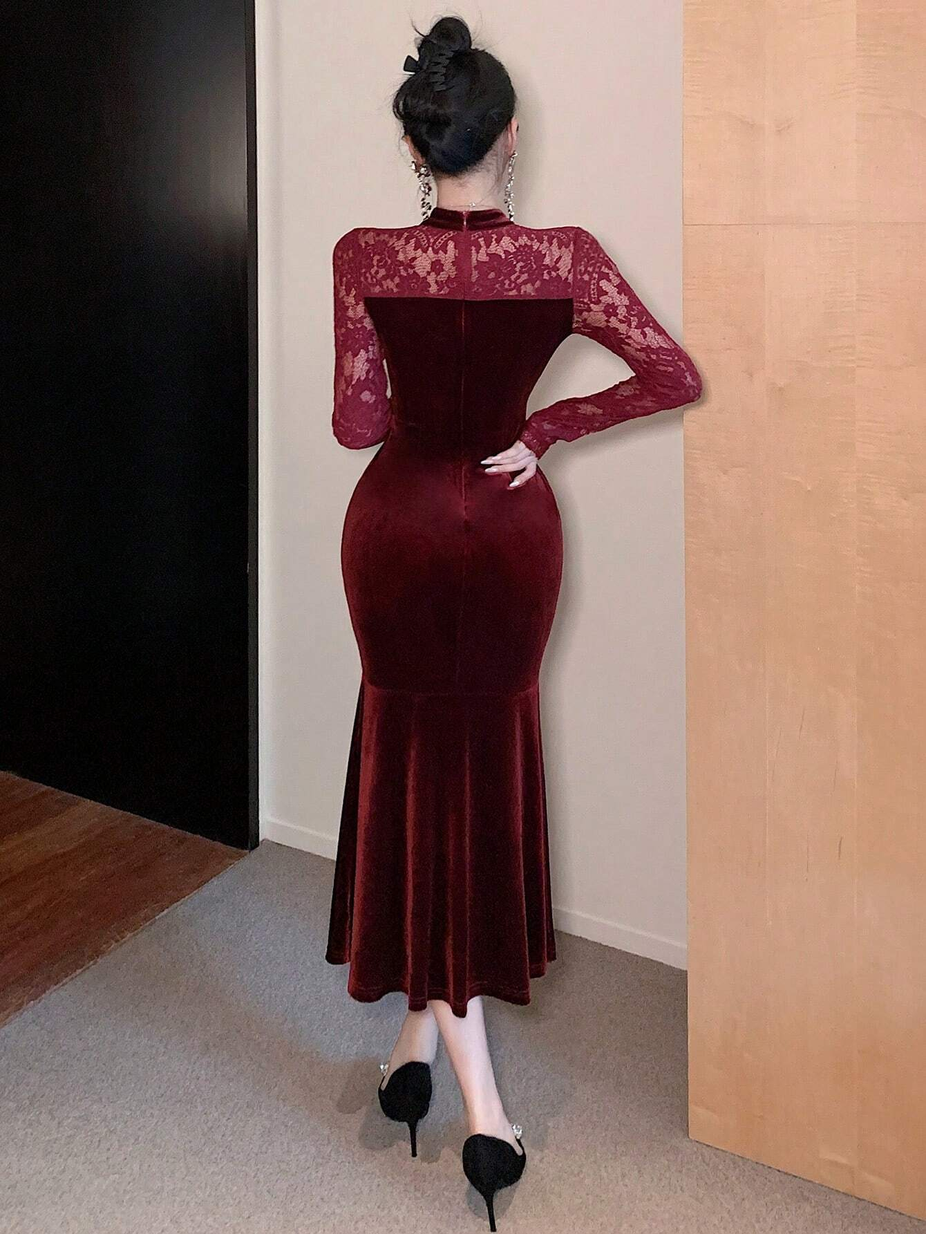Woman's Burgundy Velvet Lace Long Sleeve Halter Sweetheart Mermaid Dress