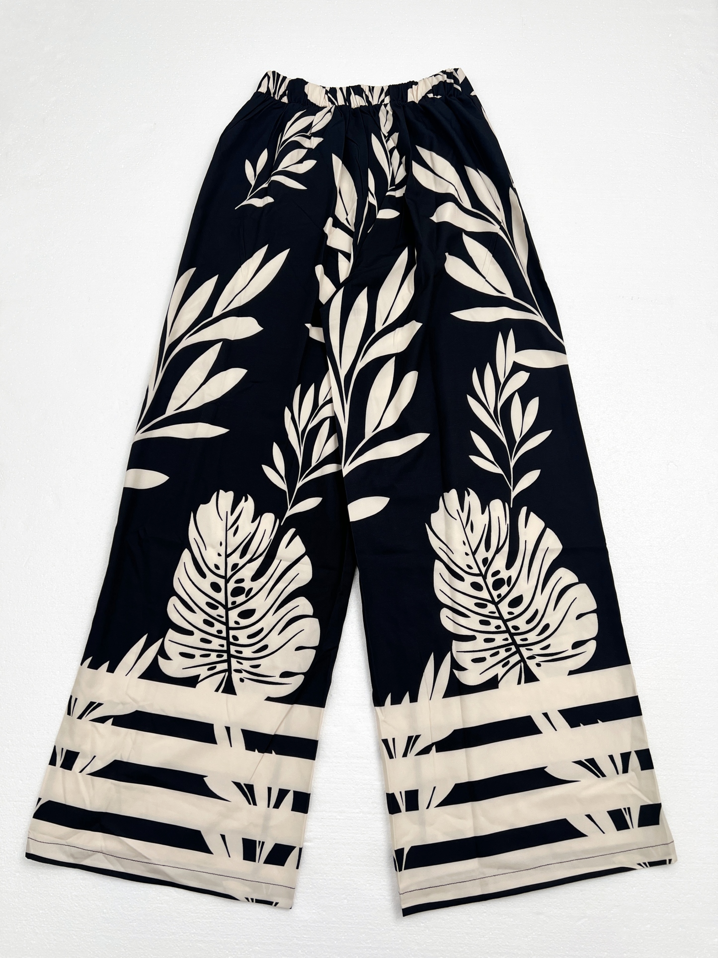 Women's Tropical Print Halter Two-Piece Set - Sleeveless Crop Top & High Waisted Wide Leg Pants