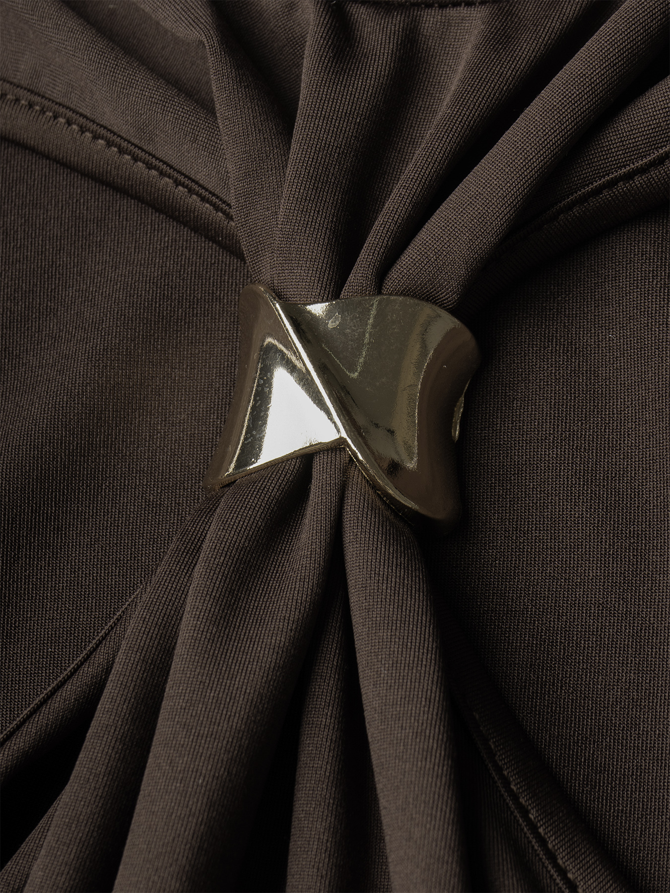 Dark-brown metal collared dress woman, slim-waisted long skirt with tight hips