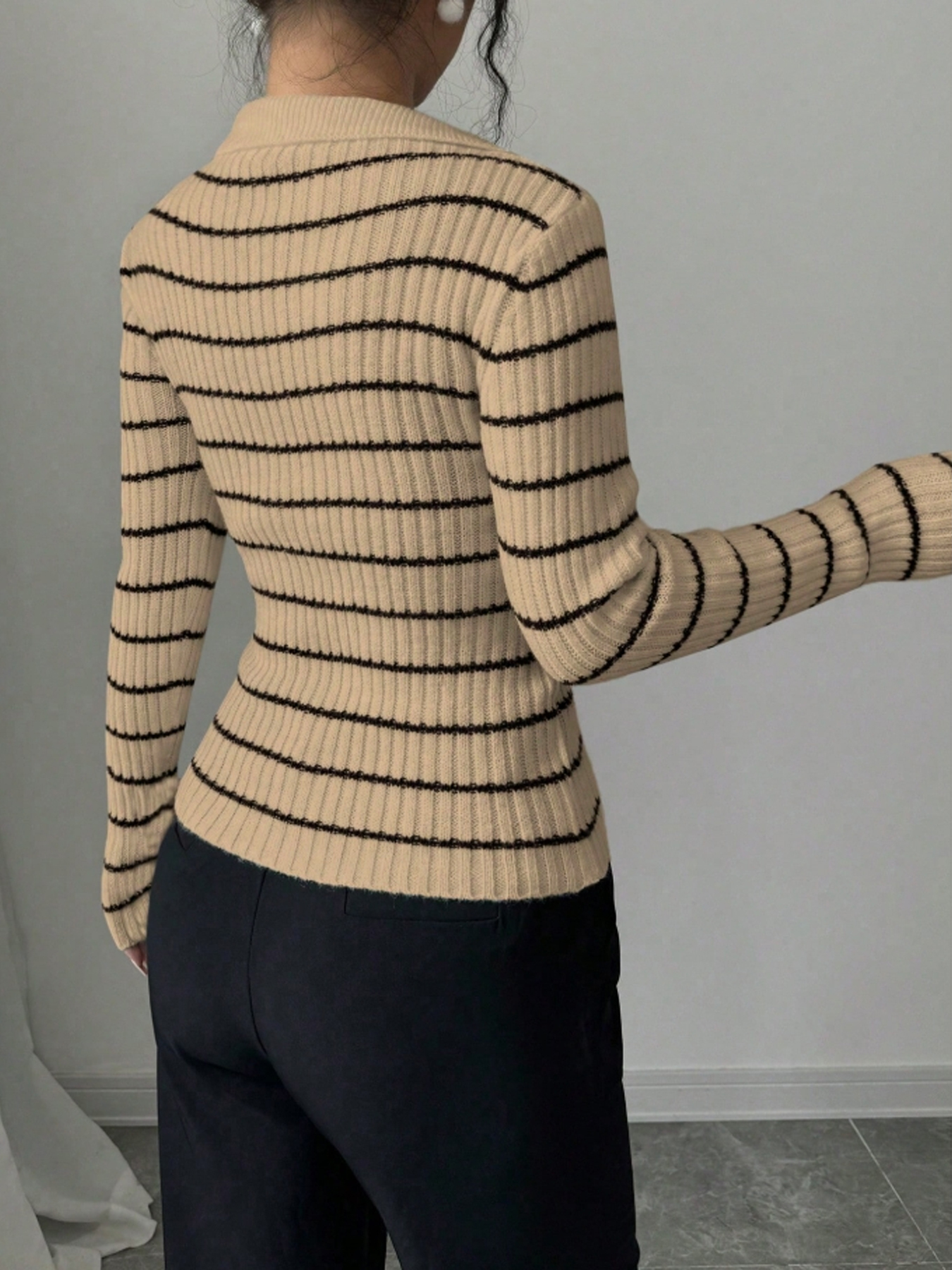 Polo de mujer a rayas beige y negro Camiseta de manga larga de punto ribeteado-Aegean-sea