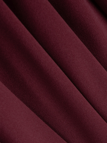 Wine-red slant-shouldered, wide-waisted long skirt, banquet-style body-fitting dress