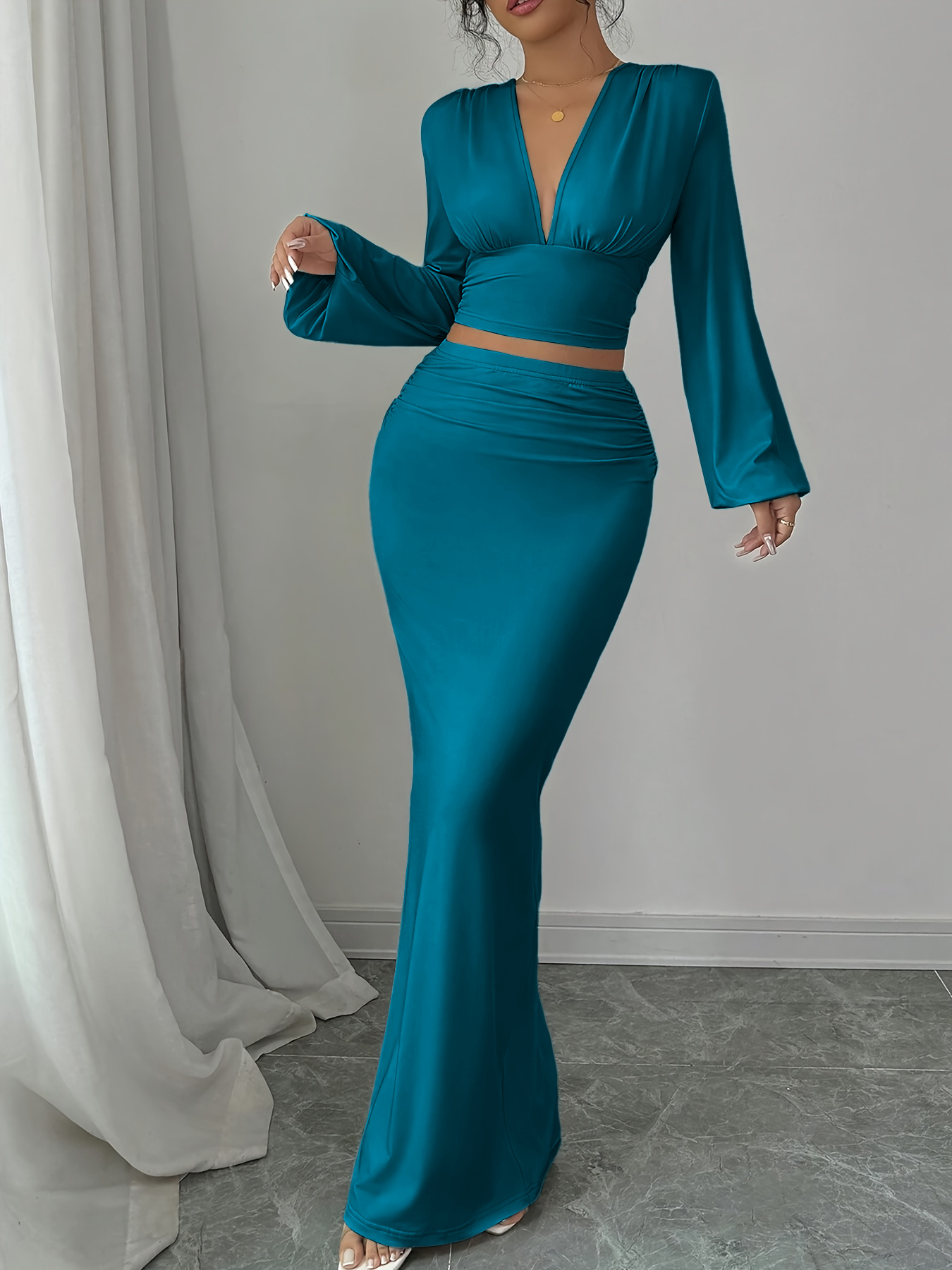 Woman's Deep V Crop Top & Mermaid Skirt Two-Piece Set