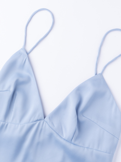 Light blue cross-necked full-length skirt, holiday-style dress